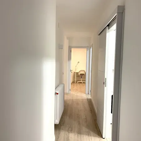Piso Totalmente Reformado En En Centro De Lägenhet Reus